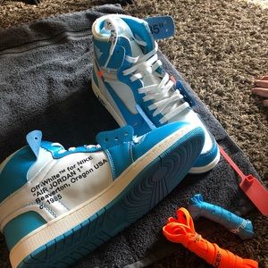 Air Jordan Retro UNC